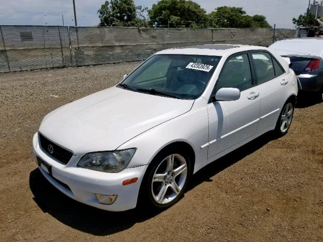 JTHBD192820041856 - 2002 LEXUS IS 300 WHITE photo 2