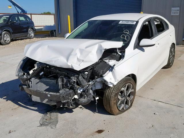 3KPF24AD7KE069985 - 2019 KIA FORTE FE WHITE photo 2