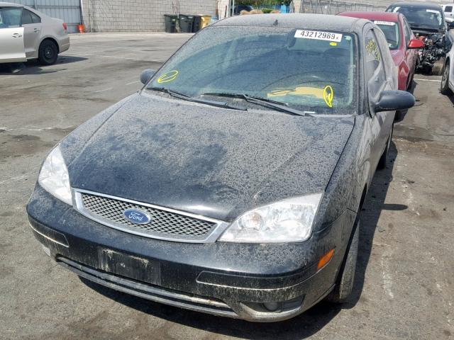 3FAFP31N95R143284 - 2005 FORD FOCUS ZX3 BLACK photo 2