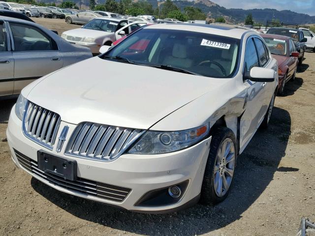 1LNHM94R79G609798 - 2009 LINCOLN MKS WHITE photo 2