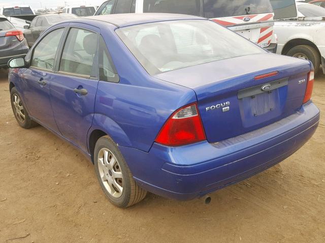 1FAFP34N55W180115 - 2005 FORD FOCUS ZX4 BLUE photo 3