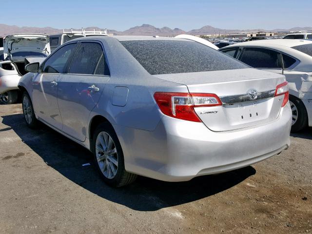 4T4BF1FKXCR182391 - 2012 TOYOTA CAMRY BASE SILVER photo 3