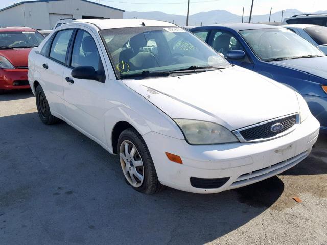 1FAFP34N95W266382 - 2005 FORD FOCUS ZX4 WHITE photo 1