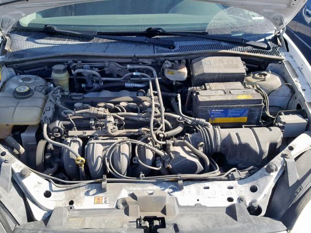 1FAFP34N95W266382 - 2005 FORD FOCUS ZX4 WHITE photo 7