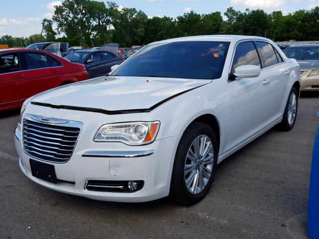 2C3CCARG4DH740408 - 2013 CHRYSLER 300 WHITE photo 2