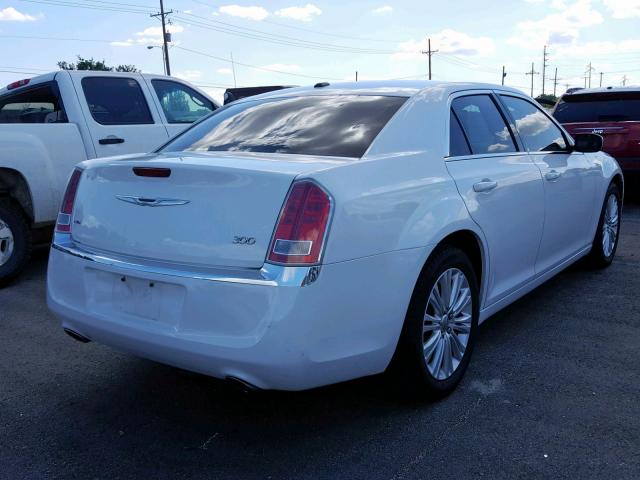 2C3CCARG4DH740408 - 2013 CHRYSLER 300 WHITE photo 4