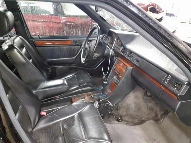 WDBED30D6NB556080 - 1992 MERCEDES-BENZ 300 E 4MAT BLACK photo 5