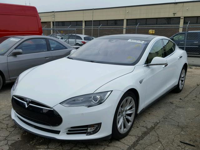 5YJSA1E27GF132433 - 2016 TESLA MODEL S WHITE photo 2