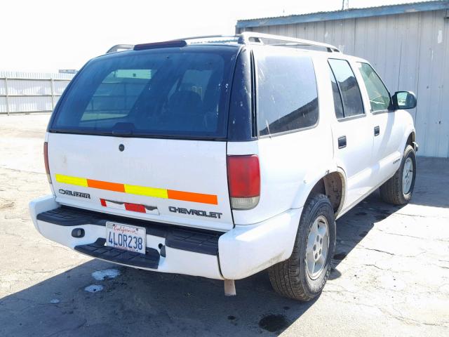 1GNDT13W3YK296945 - 2000 CHEVROLET BLAZER WHITE photo 4