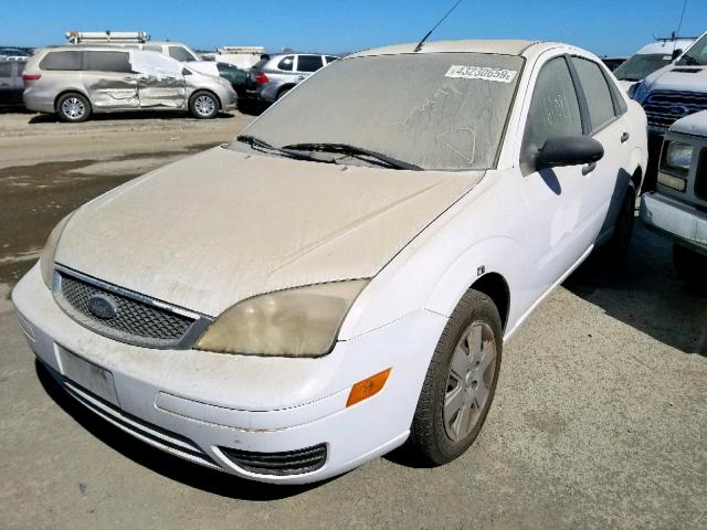 1FAHP34N57W359606 - 2007 FORD FOCUS ZX4 WHITE photo 2