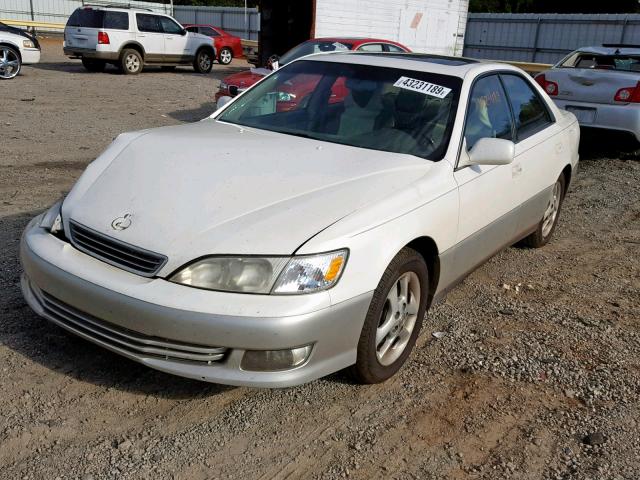 JT8BF28G410331152 - 2001 LEXUS ES 300 WHITE photo 2