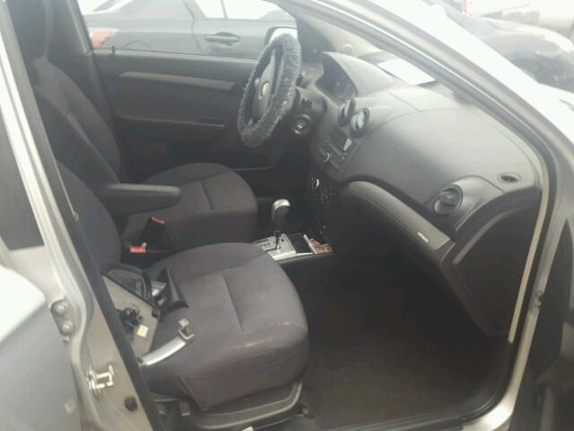 KL1TD56E49B641839 - 2009 CHEVROLET AVEO LS SILVER photo 5