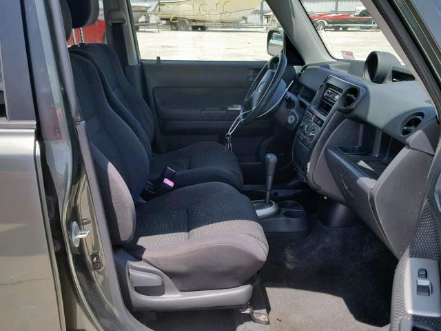 JTLKT324654028570 - 2005 TOYOTA SCION XB GREEN photo 5