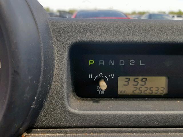 JTLKT324654028570 - 2005 TOYOTA SCION XB GREEN photo 8