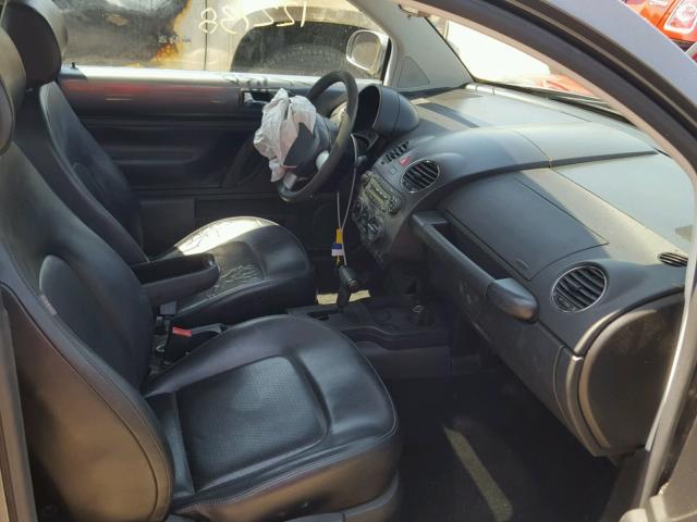 3VWRW31C36M421522 - 2006 VOLKSWAGEN NEW BEETLE ნაცრისფერი ფოტო 5