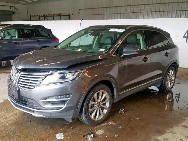 5LMCJ2D95HUL57279 - 2017 LINCOLN MKC SELECT BLACK photo 2