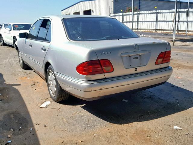 WDBJF65H4XA718108 - 1999 MERCEDES-BENZ E 320 SILVER photo 3