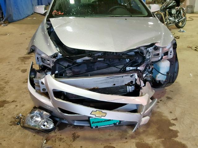 1G1ZC5E02CF216737 - 2012 CHEVROLET MALIBU 1LT 银色 照片 9
