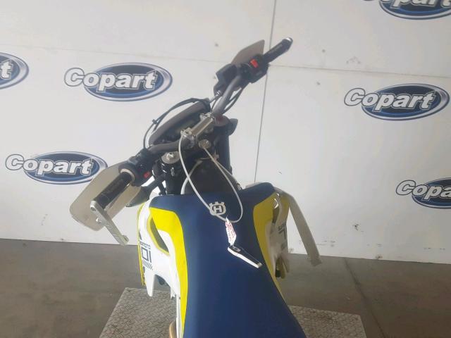 VBKUSV408KM745446 - 2019 HUSQVARNA SUPERMOTO WHITE photo 5