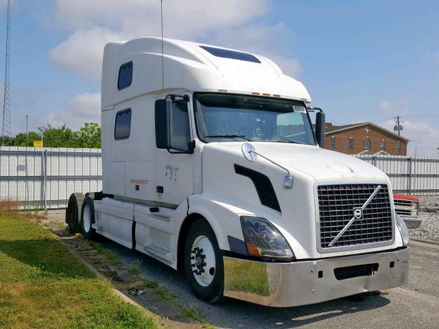 4V4NC9TH48N481117 - 2008 VOLVO VN VNL WHITE photo 1