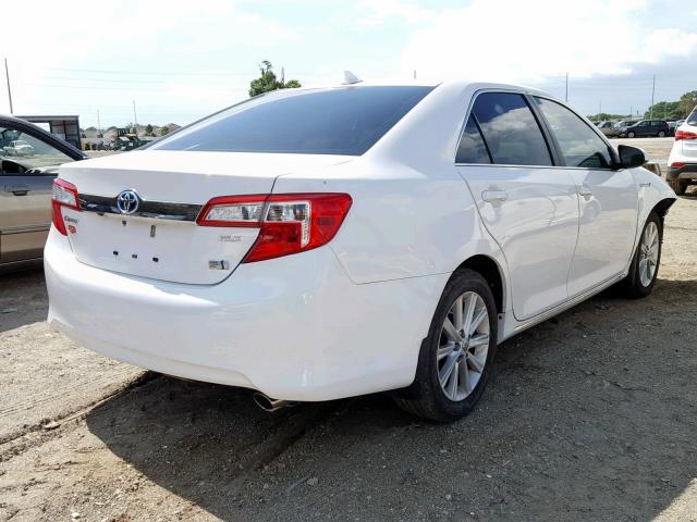 4T1BD1FK2EU104271 - 2014 TOYOTA CAMRY HYBR WHITE photo 4