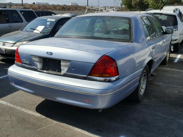 2FAFP74W9WX132235 - 1998 FORD CROWN VICT BLUE photo 4