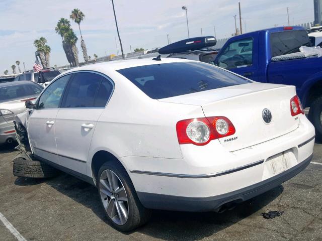 WVWJM7ANXAP028876 - 2010 VOLKSWAGEN PASSAT KOM WHITE photo 3