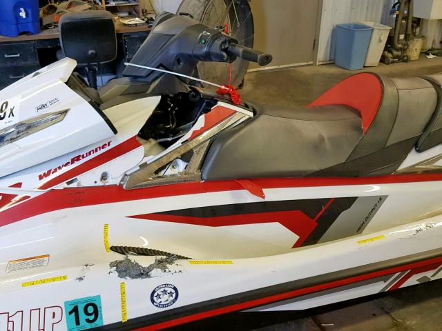 USYAMA1605L516 - 2016 YAMAHA VXR WHITE photo 9