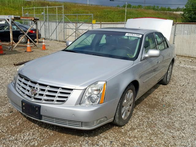 1G6KH5E61BU145879 - 2011 CADILLAC DTS PREMIU SILVER photo 2