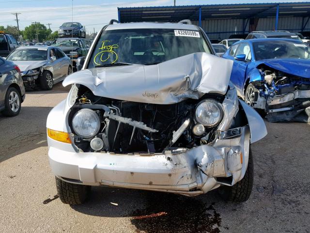 1J4GL48K16W226311 - 2006 JEEP LIBERTY SP SILVER photo 9