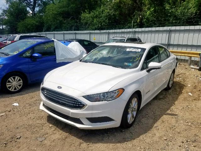 3FA6P0LU6HR295577 - 2017 FORD FUSION SE WHITE photo 2