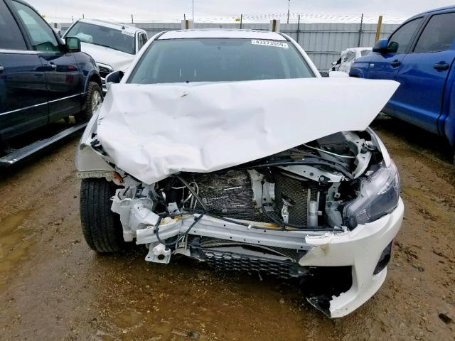 JA32V2FWXGU601337 - 2016 MITSUBISHI LANCER ES WHITE photo 9