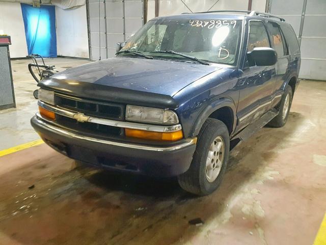 1GNDT13W5Y2296493 - 2000 CHEVROLET BLAZER BLUE photo 2