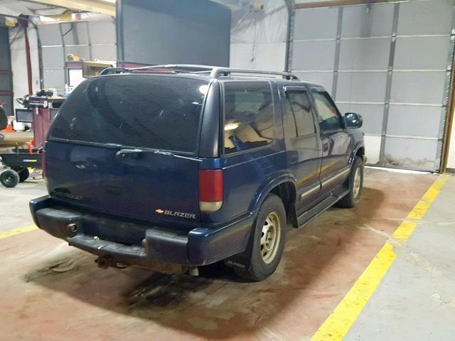 1GNDT13W5Y2296493 - 2000 CHEVROLET BLAZER BLUE photo 4