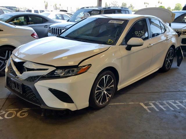 4T1B11HK6JU558653 - 2018 TOYOTA CAMRY L WHITE photo 2