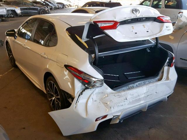 4T1B11HK6JU558653 - 2018 TOYOTA CAMRY L WHITE photo 3