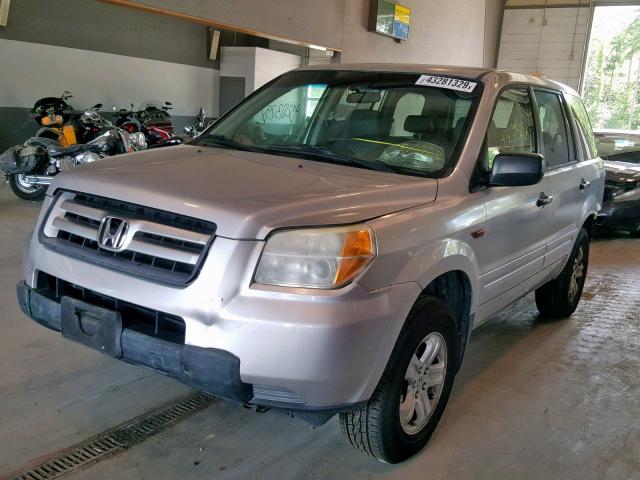 2HKYF18186H524707 - 2006 HONDA PILOT LX SILVER photo 2