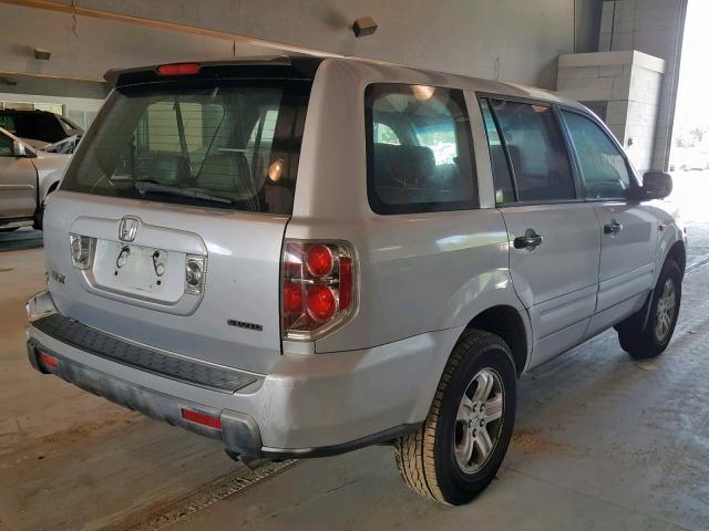 2HKYF18186H524707 - 2006 HONDA PILOT LX SILVER photo 4