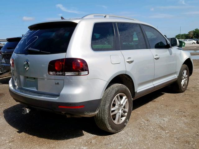 WVGBE77LX8D016709 - 2008 VOLKSWAGEN TOUAREG 2 SILVER photo 4