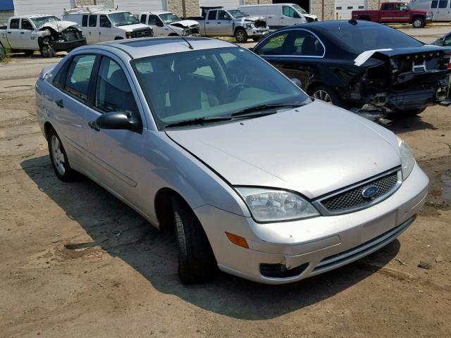 1FAFP34N65W302108 - 2005 FORD FOCUS ZX4 SILVER photo 1