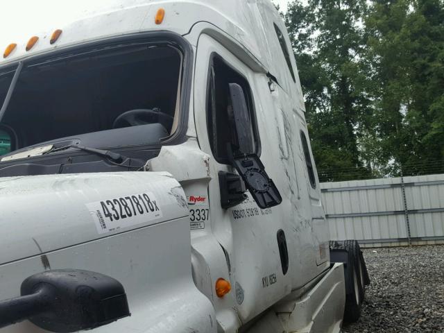 1FUJGLBG7DLFH6112 - 2013 FREIGHTLINER CASCADIA 1 WHITE photo 9