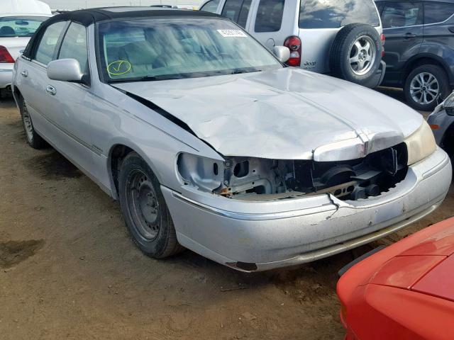 1LNHM83W41Y612786 - 2001 LINCOLN TOWN CAR C SILVER photo 1