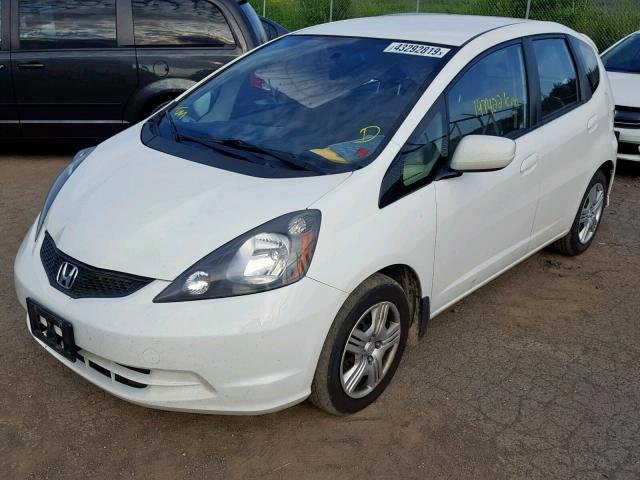 LUCGE8H53E3002499 - 2014 HONDA FIT LX WHITE photo 2