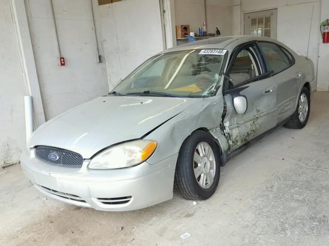 1FAFP56215A233968 - 2005 FORD TAURUS SEL TAN photo 2