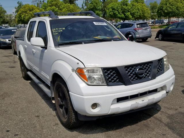 1N6AD07U16C454635 - 2006 NISSAN FRONTIER C WHITE photo 1