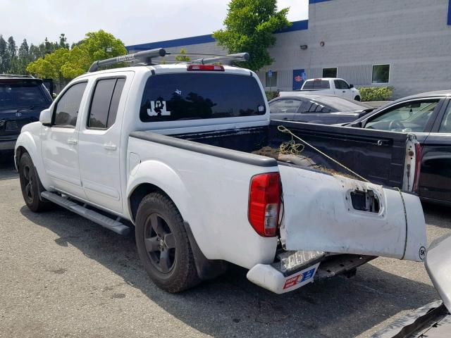 1N6AD07U16C454635 - 2006 NISSAN FRONTIER C WHITE photo 3