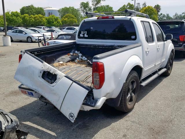 1N6AD07U16C454635 - 2006 NISSAN FRONTIER C WHITE photo 4