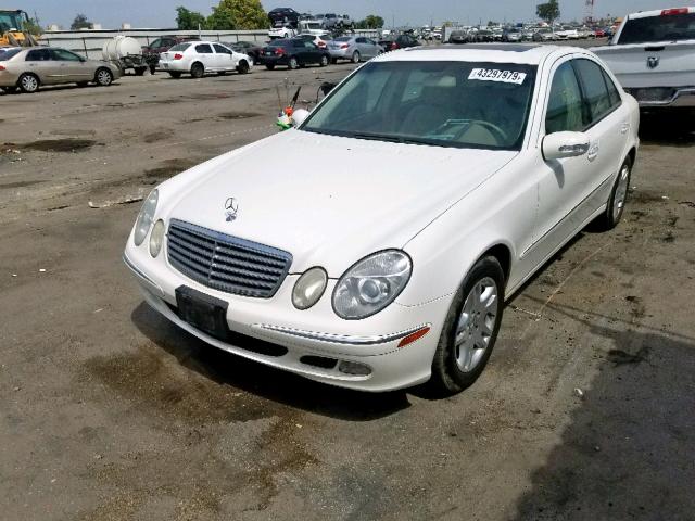 WDBUF65J85A652126 - 2005 MERCEDES-BENZ E 320 WHITE photo 2