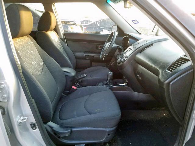 KNDJT2A2XB7265056 - 2011 KIA SOUL ! Gümüş foto 5