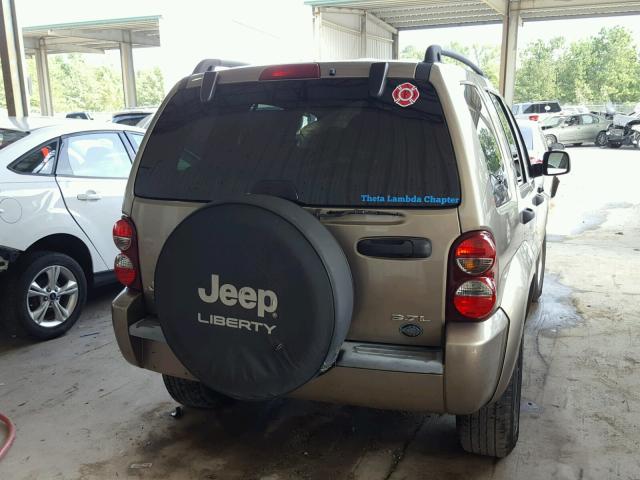 1J4GL38K95W671324 - 2005 JEEP LIBERTY RE BROWN photo 4